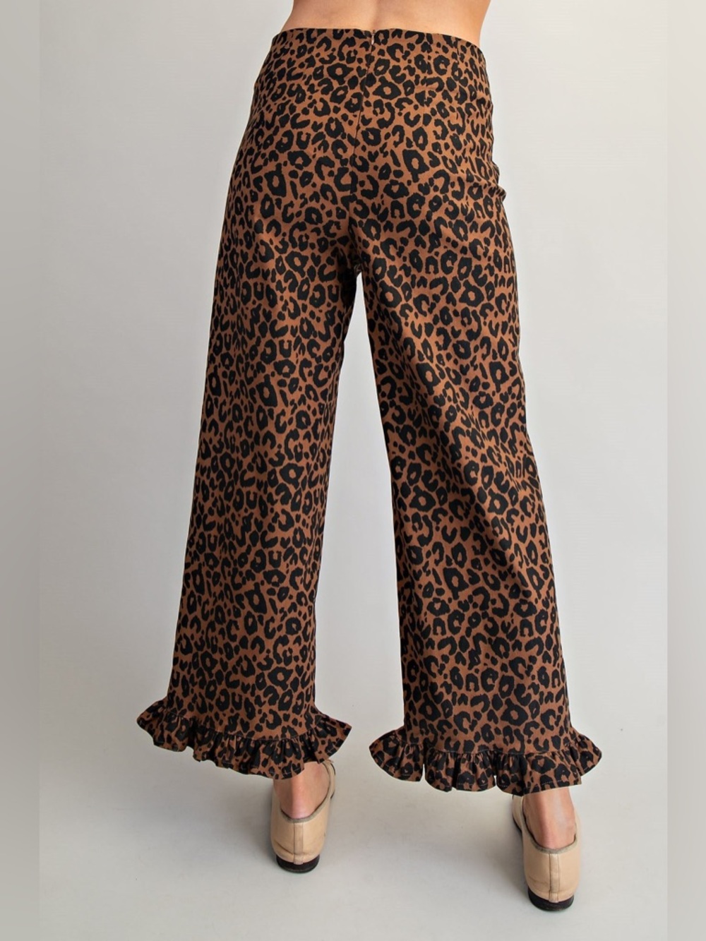 Leopard Ruffle Hem Straight Leg Cropped Pants - eesome - Picture 4 of 9